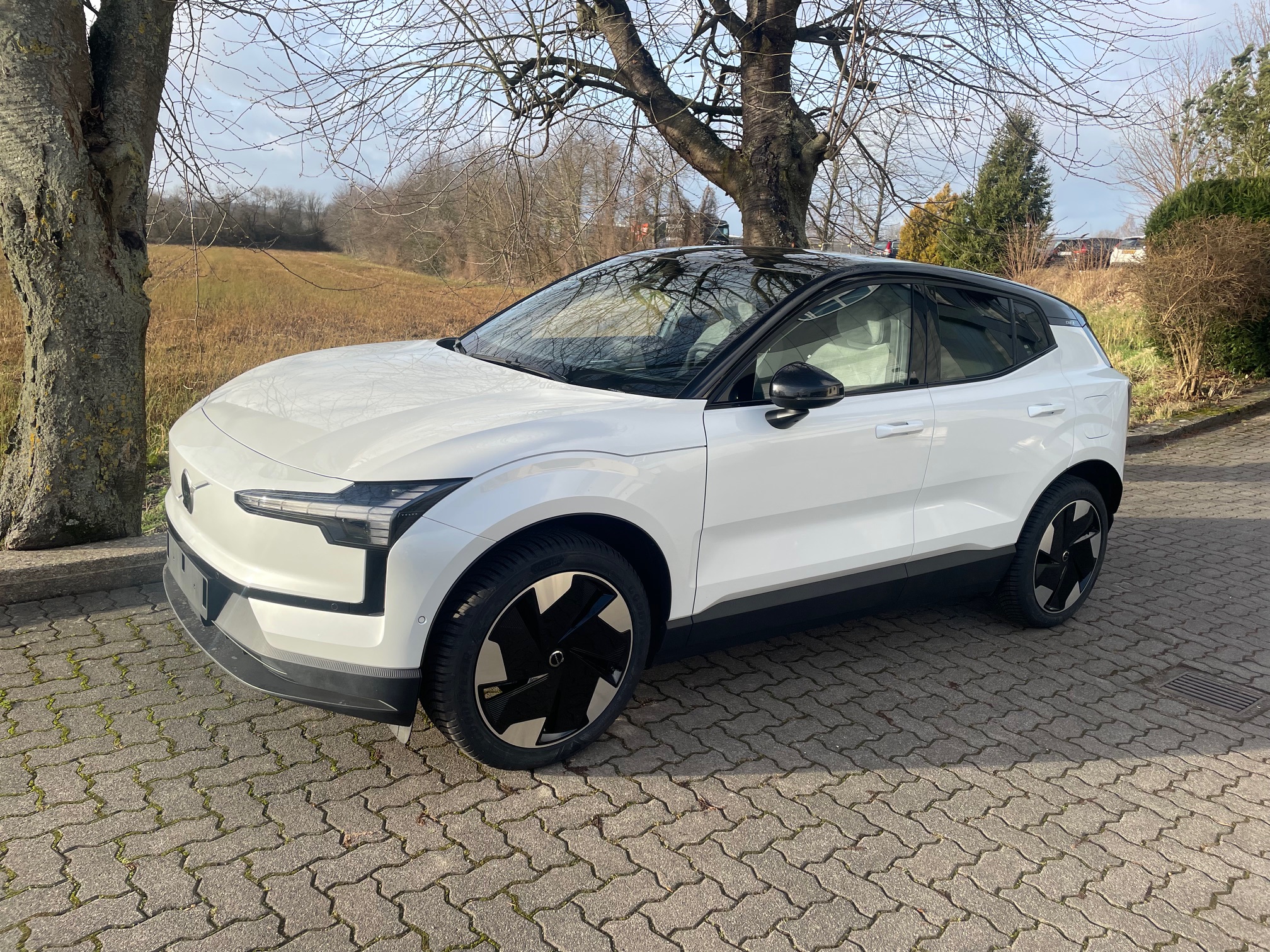 Ultra in Crystal White Pearl